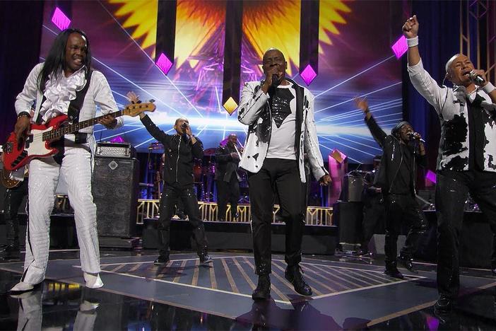 Earth, Wind & Fire perform ”Fantasy” and ”September” 