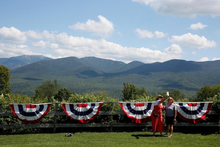 How 2020 Democrats are striving to stand out in early states