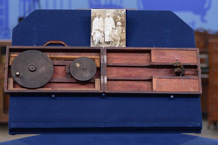 Appraisal: Mahatma Gandhi Presentation Spinning Wheel, from Austin, Hour 1.