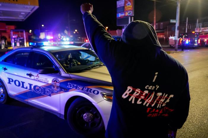 News Wrap: Officer involved in Breonna Taylor killing to be fired