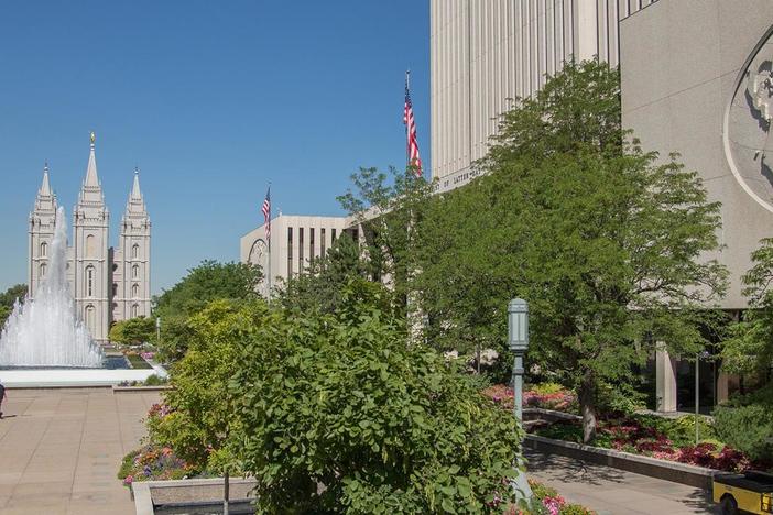 Enjoy a virtual tour of Temple Square and its key attractions.