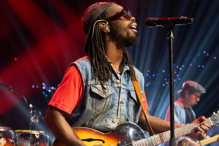 Black Pumas perform "Ice Cream (Pay Phone)" on Austin City Limits.
