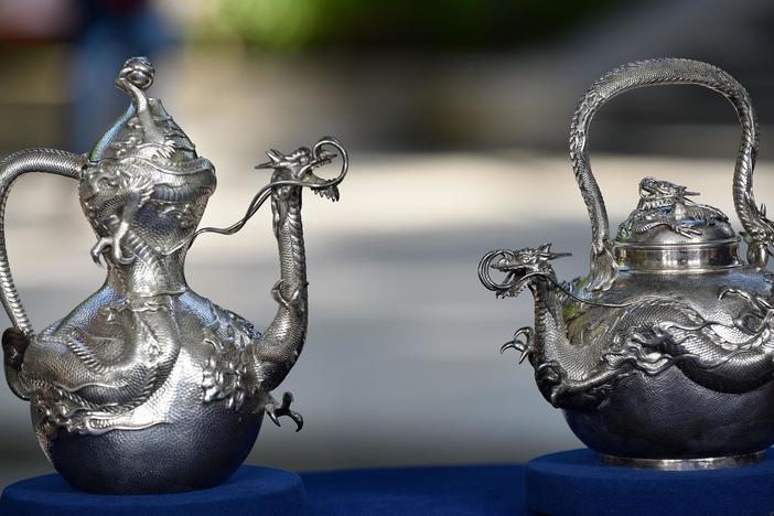 Appraisal: Konoike Silver Coffee & Tea Pots, ca. 1900