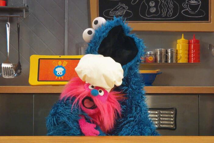 Cookie Monster and Gonger make a healthy turkey sandwich in their Foodie Truck!