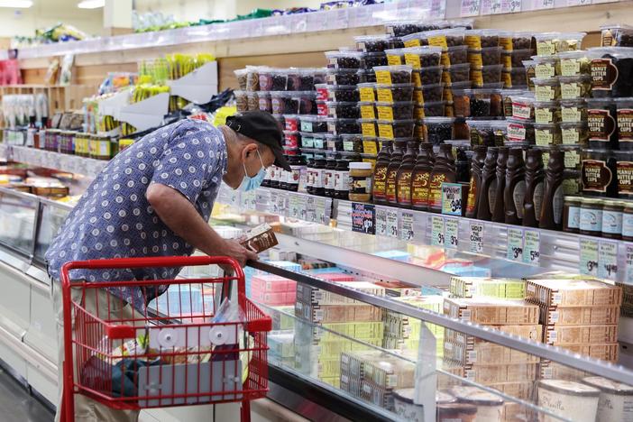 New poll shows Americans' views on economy heading into midterms