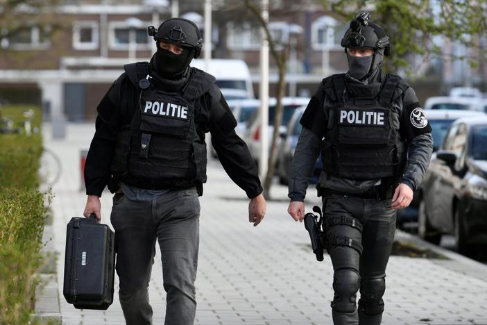 News Wrap: Streetcar shooting in the Netherlands kills 3