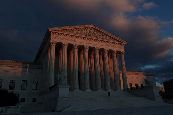 News Wrap: Supreme Court declines to block New York vaccine mandate for health workers