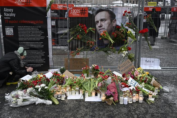 News Wrap: Navalny’s mother pushes for answers after his death in prison