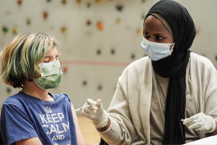 News Wrap: 900,000 kids ages 5 to 11 got COVID shot in first week, White House says