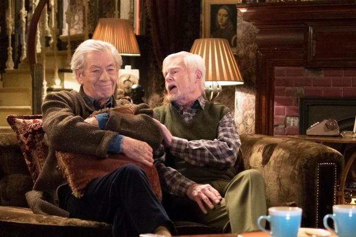 Freddie gives Ash acting lessons and is surprised by the results.
