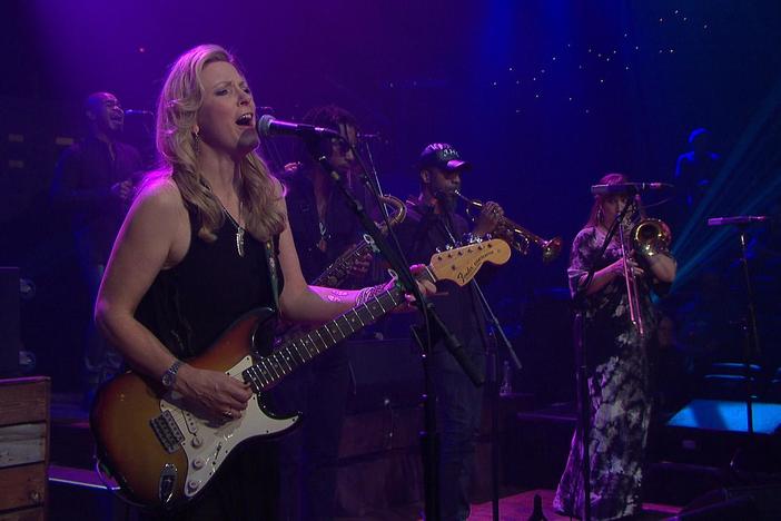 Tedeschi Trucks Band performs "Anyhow" on Austin City Limits.