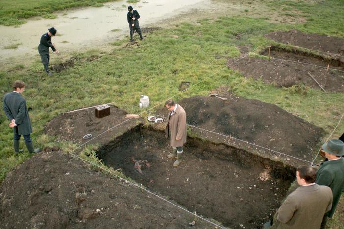 See a scene from the Endeavour Season 4 finale!