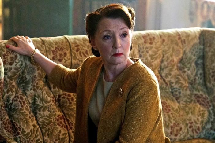 When Harry and Jan arrive in England, Harry's mother Robina has some questions.