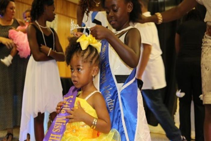 Girl pageant on sale