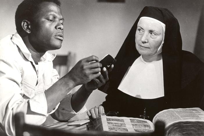 Sidney Poitier won his first Oscar in 1964 for his role as Homer, the reluctant handyman in <em>Lilies of the Field.</em>