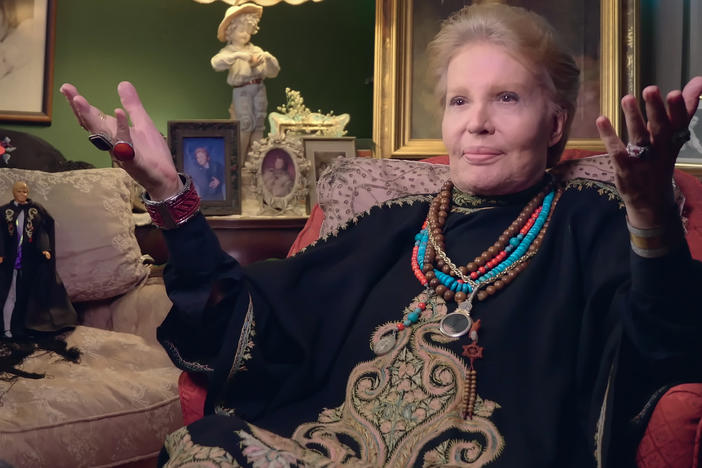 Walter Mercado, celebrity astrologer and great dresser, is featured in a new documentary called <em>Mucho Mucho Amor</em>.
