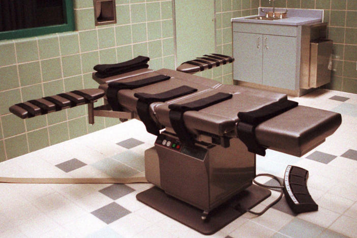 The death chamber, equipped for lethal injection, at the U.S. Penitentiary in Terre Haute, Ind., is shown in this April 1995 photo. Federal executions are set to resume on Monday.