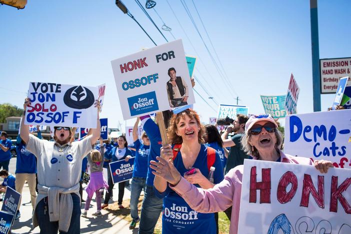 Newcomer Jon Ossoff is still polling strongly in the upcoming 6th District congressional race.