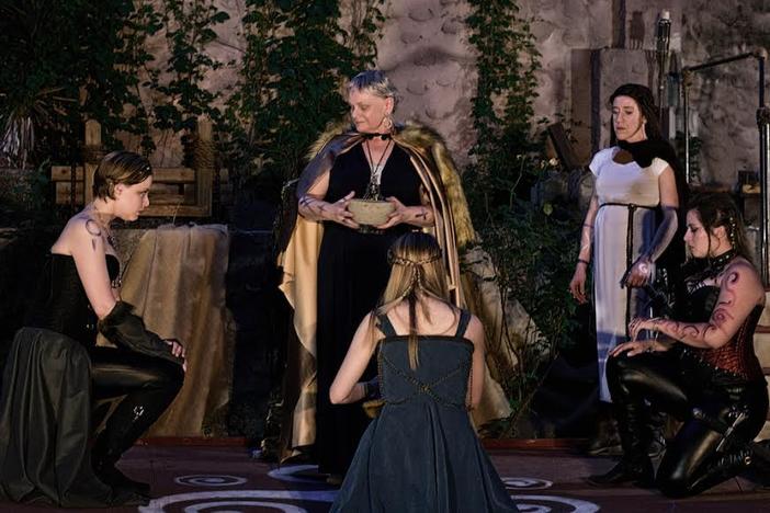 Dani Herd as Goneril, Joanna Daniel as Lear, Julia Weeks as Cordelia, Kirstin Calvert as Regan, Mary Ruth Ralston as Kent. 