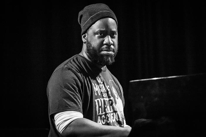 Robert Glasper Trio with DJ Sundance at Domicil Dortmund.