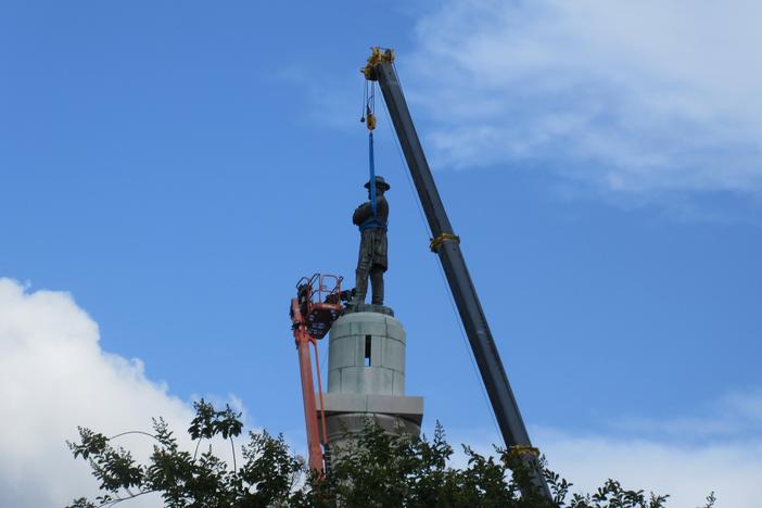 In this May 19, 2017 photo, workers prepare to take down the statue of former Confederate general Robert E. Lee in New Orleans.