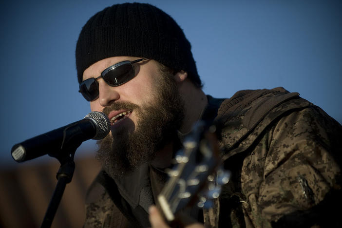 Musician Zac Brown warms up the crowd at the 2008 USO Holiday Tour stop at Al Asad Air Base, Iraq, Dec. 19, 2008.
