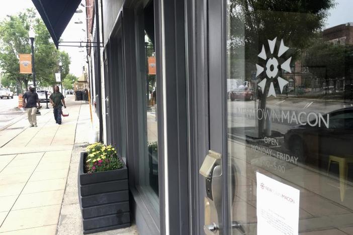 The Trump administration and Congress are nearing an agreement as early as Tuesday, April 21, on a nearly $500 billion aid package to boost a small-business loan program that has run out of money and add funds for hospitals and COVID-19 testing.