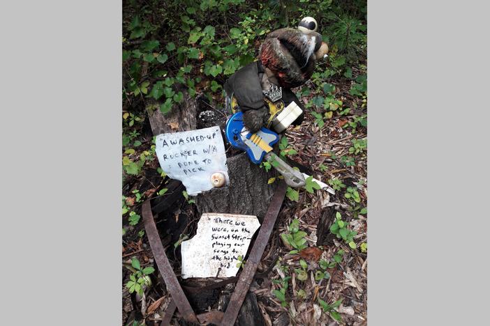 Trash-to-Treasure art of the Doll's Head Trail