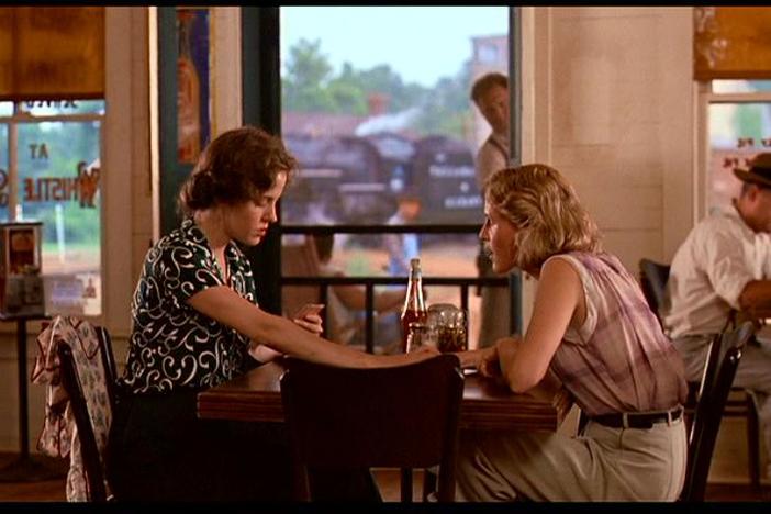 Mary-Louise Parker and  Mary Stuart Masterson in a scene from Fried Green Tomatoes.