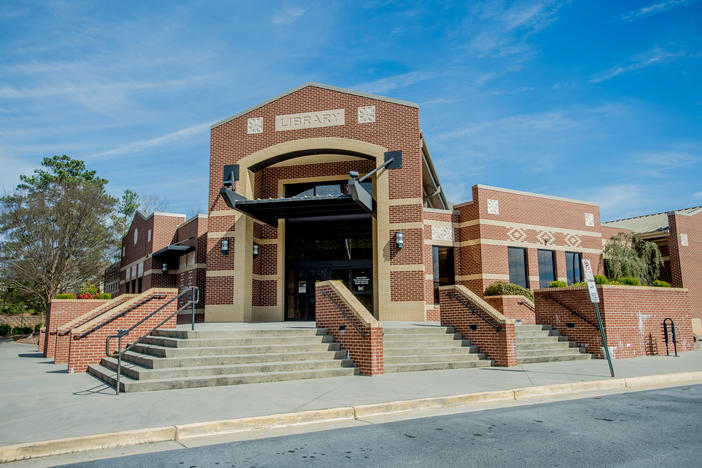 Gwinnett County libraries will reopen later this week after closing to ditch the Dewey Decimal system.