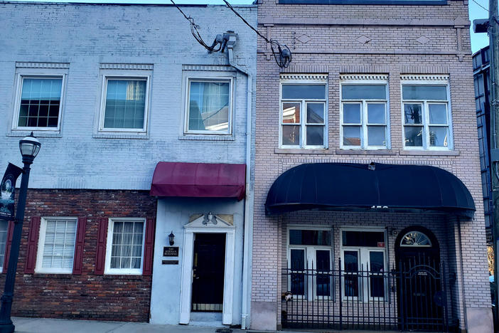 152 Nassau Street (right) was a record studio and, at one point, a "Gone With The Wind" Museum.