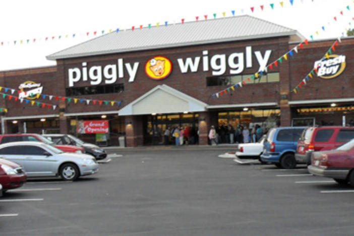 A Piggly Wiggly storefront.