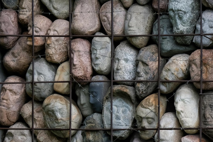 Sculptor Yevgeny Chubarov donated this installation of 282 stone heads in a cage — symbolizing Josef Stalin's countless victims — on the condition it be displayed next to the Soviet dictator.
