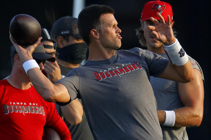 Tom Brady of the Tampa Bay Buccaneers works out in Tampa, Fla., on Tuesday. The NFL is doing daily coronavirus testing for the first two weeks of training.