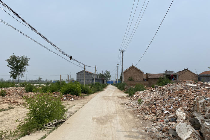 Near Liu's village, Xiguozhuang was the first village in the township of Yanshi, Shandong, to have its houses torn down. Fewer than a dozen homes remain along the village's main road.