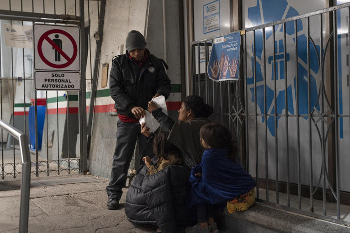 A woman from Guatemala and her two daughters were apprehended upon crossing the U.S.-Mexico border between El Paso and Ciudad Juárez and were immediately expelled back to Mexico in the early hours of April 2 at the Paso del Norte International Bridge.