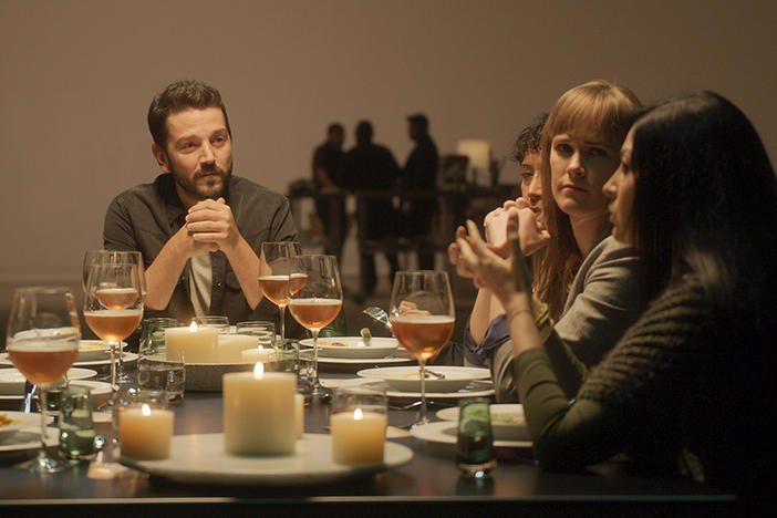 Scientists, artists, thinkers, activists and journalists gather for meals and conservation in an episode of <em>Pan y Circo</em>, hosted by Diego Luna (center).