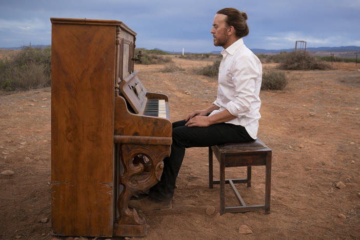 Tim Minchin plays Lucky in the new series <em>Upright.</em>