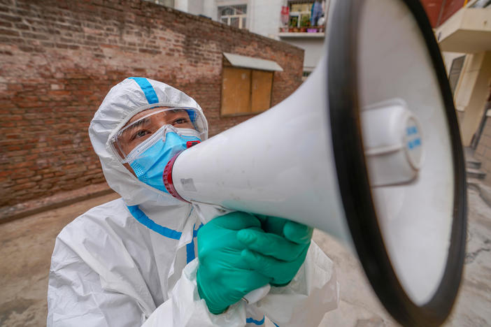 Volunteer Ekebar Emet, a 21-year-old student, publicizes epidemic prevention measures in Urumqi in northwest China's Xinjiang region on Aug. 3. His messaging reaches an estimated 78 households each day.