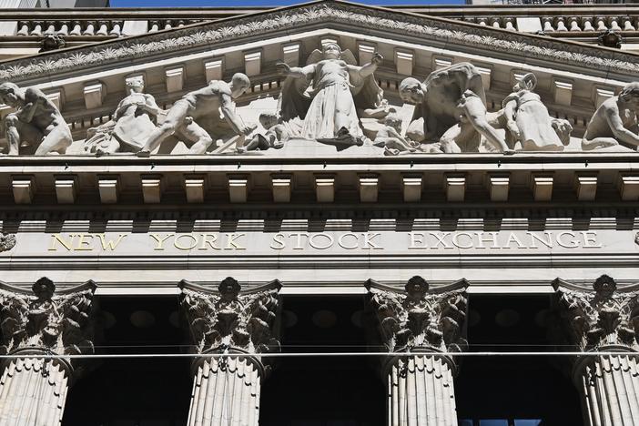 A reversal in high-flying tech stocks sent major indexes sharply lower Thursday.
