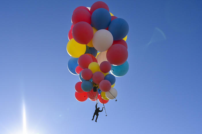 David Blaine performs the stunt "Ascension" on September 02, 2020 in Page, Arizona.