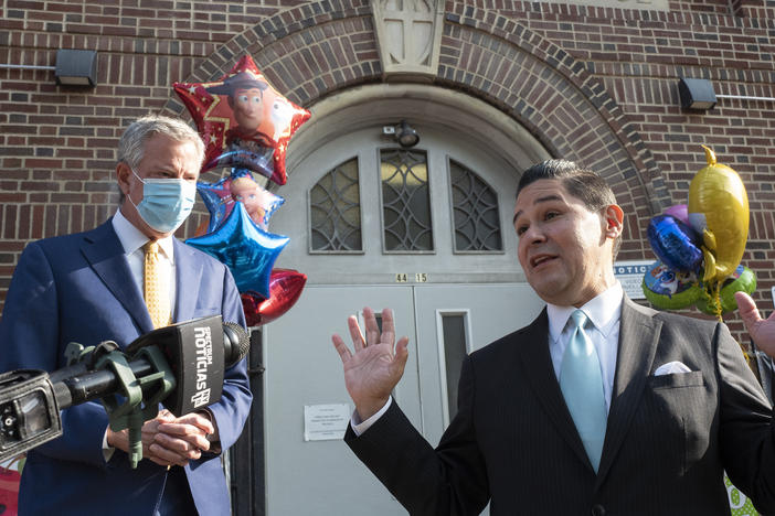 The executive board of the Council of School Supervisors and Administrators on Sunday declared a vote of no confidence against New York City Mayor Bill de Blasio, left, and Schools Chancellor Richard Carranza, right, shown outside the Mosaic Pre-K Center on Sept. 21.