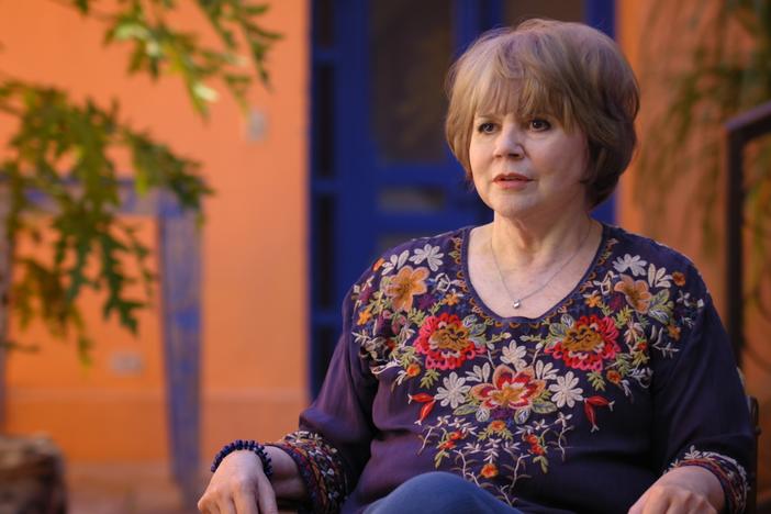 Linda Ronstadt in the documentary <em>Linda and the Mockingbirds</em>. Ronstadt is set to be honored in the Legend category by the Hispanic Heritage Awards.