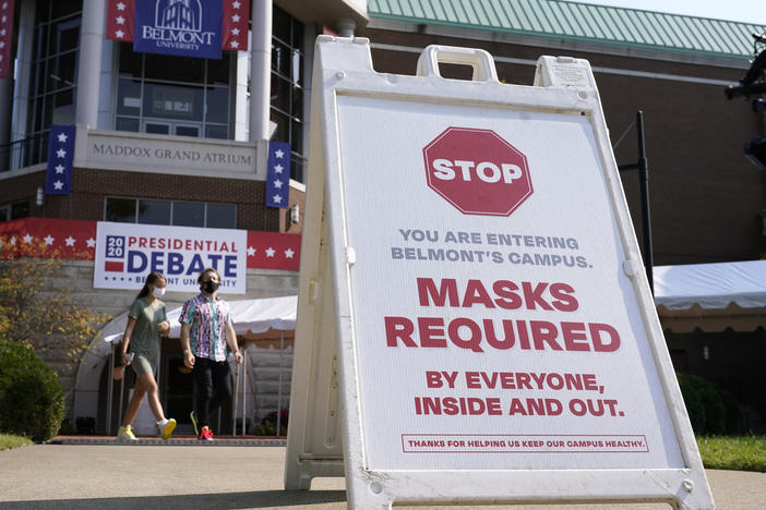 In Nashville, Tenn., a sign reminds visitors to wear masks at Belmont University, which is preparing to host Thursday's presidential debate. Federal health officials say a new study highlights the need for masks.