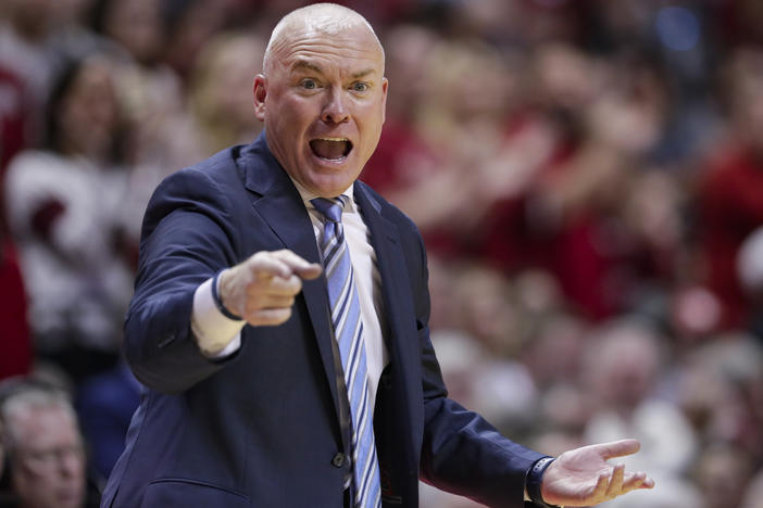 Penn State University head basketball coach Pat Chambers has resigned from his post.