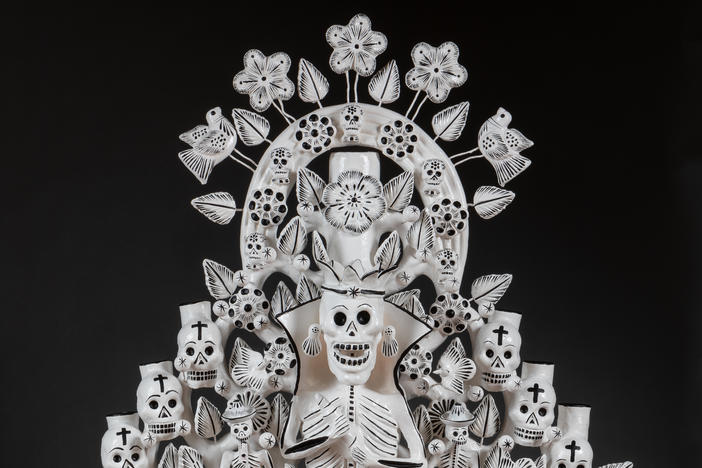 <em>Catrina Reyna</em> (Fancy Lady Queen) by JosÃ© Alfonso Soteno FernÃ¡ndez and Juan JosÃ© Soteno Elias of Metepec, Mexico, 2016, polychrome ceramic and wire.