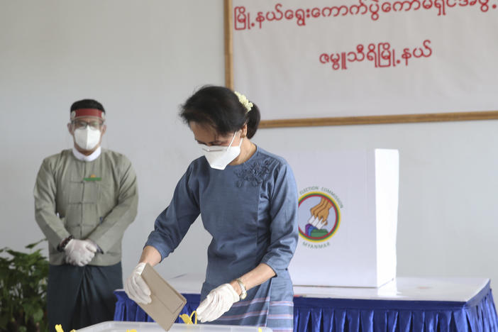 Aung San Suu Kyi, Myanmar's de facto leader, casts an early ballot for the Nov. 8 general election in Naypyitaw, Myanmar, on Oct. 29.