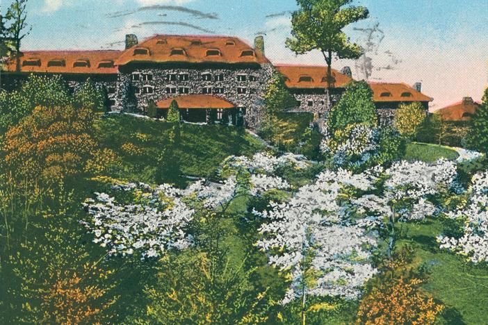 An archival postcard of the Grove Park Inn in Asheville, N.C., where much of the novel <em>Even As We Breathe</em> is set.