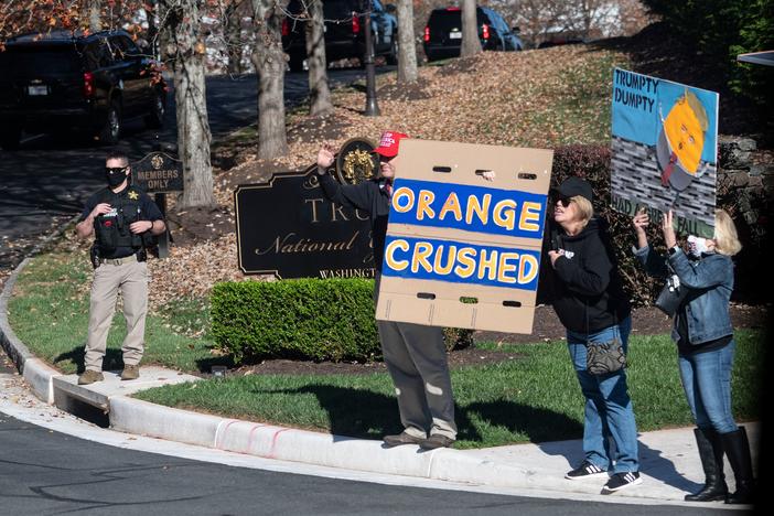 Supporters and protesters of President Trump gathered outside the Trump National Golf Club as his motorcade passed in Sterling, Va., on Sunday.
