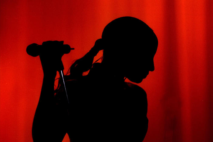 Sade performs live at New Jersey's PNC Arts Center in 2001. The artist released her fifth album, <em>Lovers Rock</em>, in November 2000.